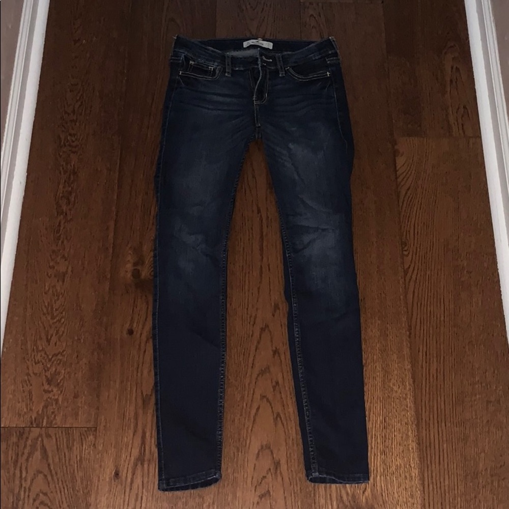 Hollister Dark Wash Skinny Jeans ( LIGHTLY WORN!)